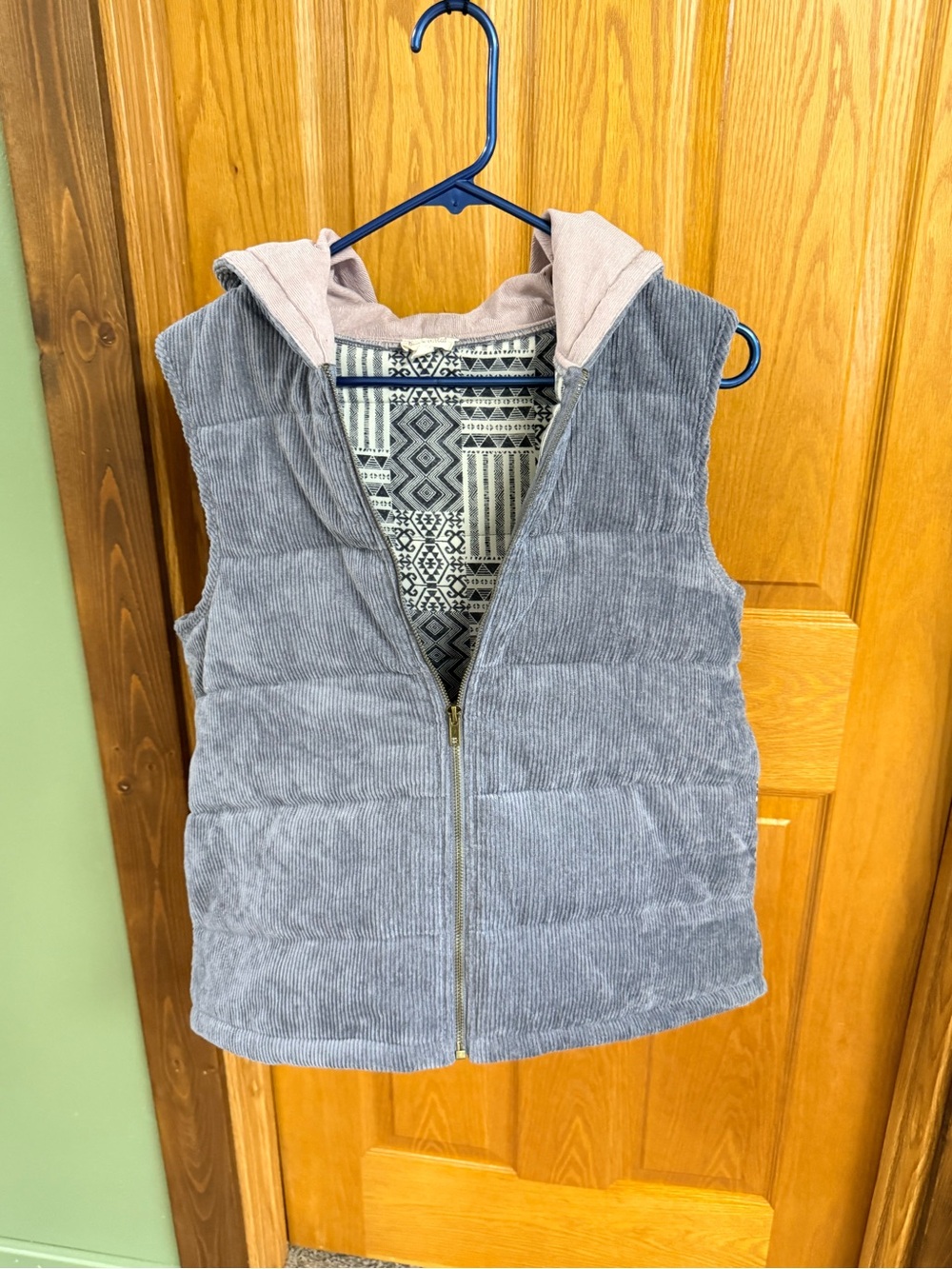 Hem & Thread Women’s Grey Corduroy Puffer Vest with Lavender Hood NWOT